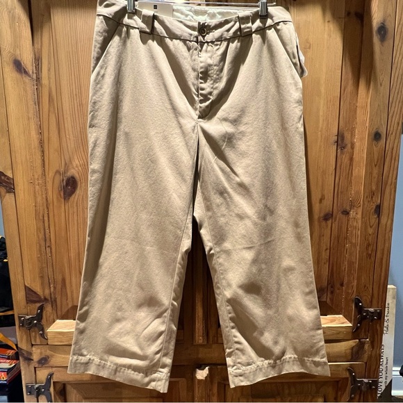 NWT Gap Classic Fit Capri Pants Womens 12R Khaki 24” Inseam - Picture 3 of 10